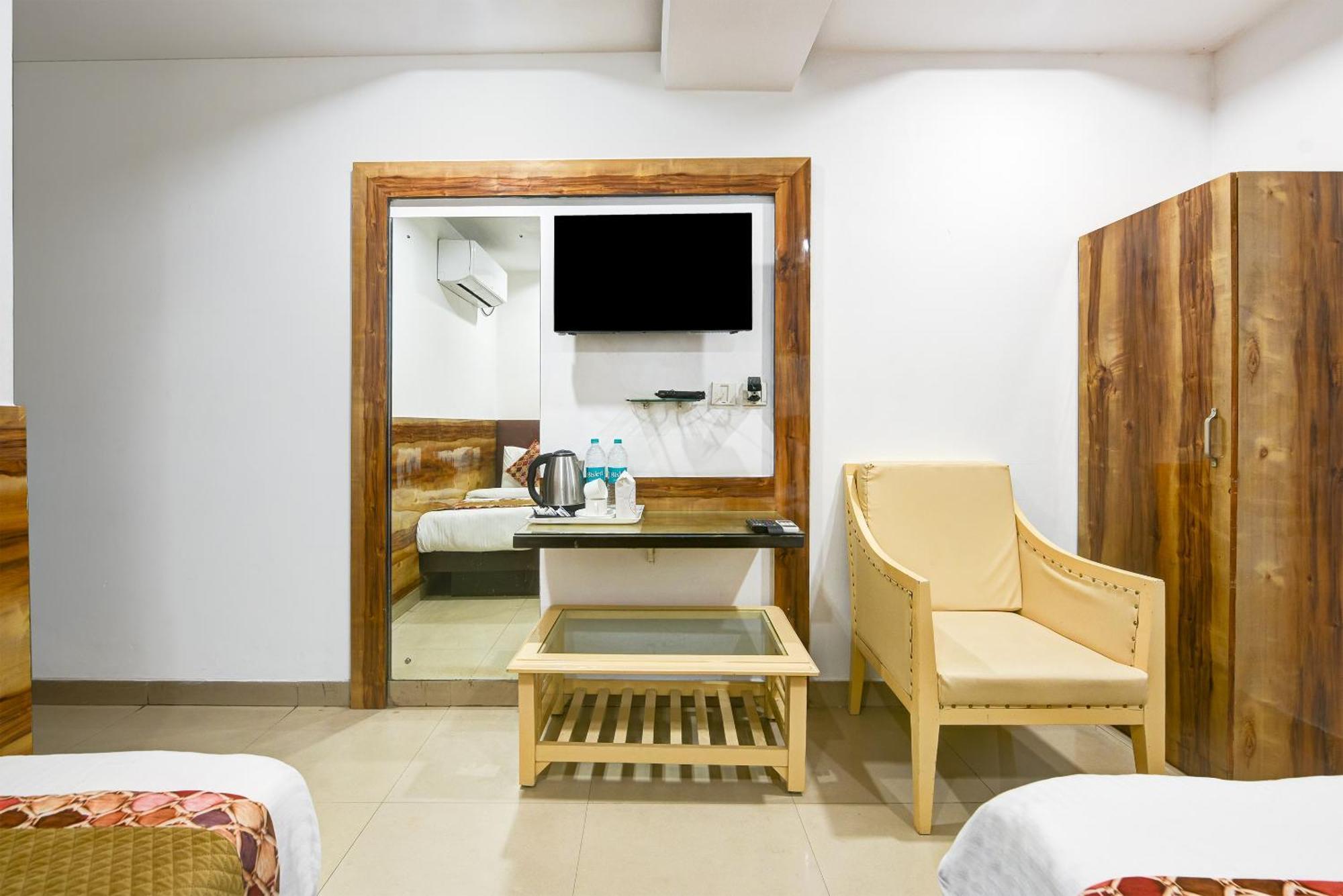Hotel Shri Vinayak In City Centre At New Delhi Railway Station-By Rcg Hotels Exterior foto